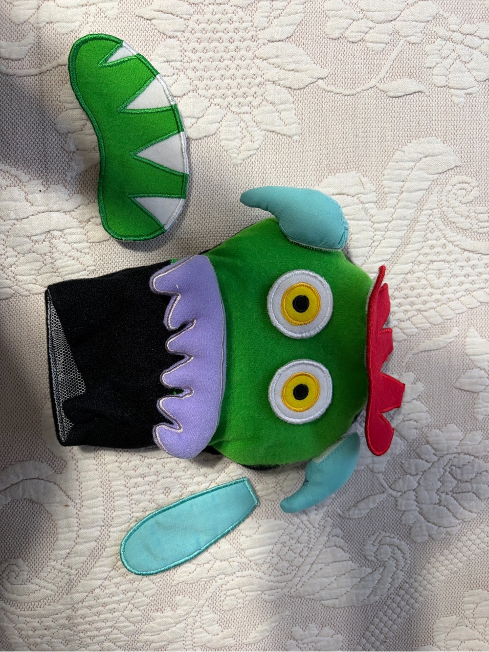 DIYCreate your own Green Monster Puppet Hand Glove for Kids - Soft Plush Play